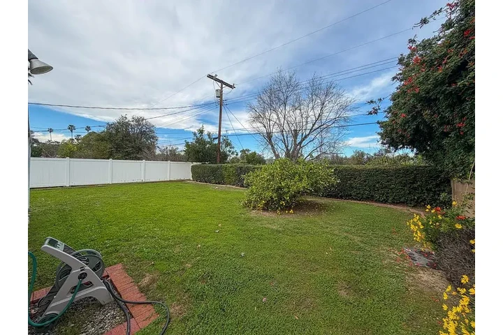 $2500 : This lovely 3-bedroom, 1.5-bat image 10