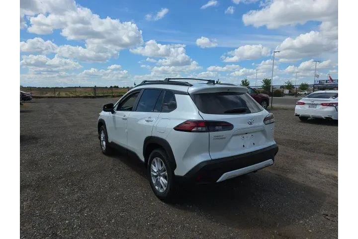 $33900 : Toyota Corolla Cross 2026 LE image 4