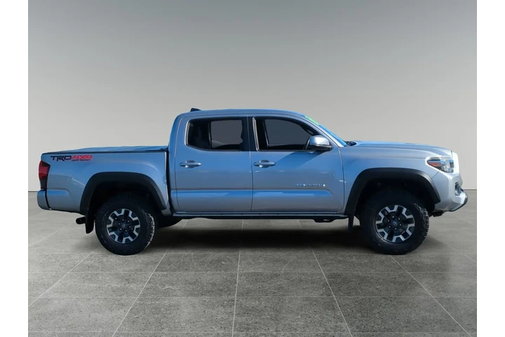 $30885 : Toyota Tacoma 2018 4x4 TRD P image 6