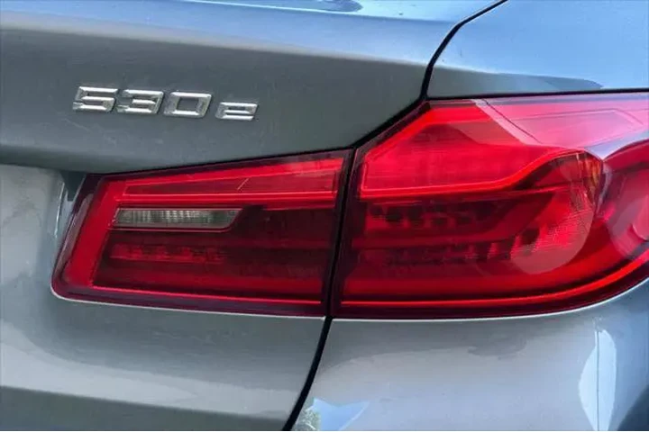 $20990 : BMW 5 Series 2019 530e iPerf image 4