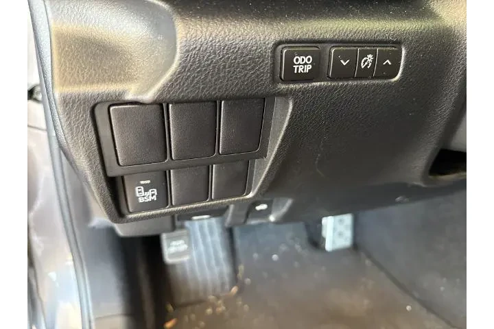 $17087 : Lexus IS 200t 2016 4dr Sedan image 8