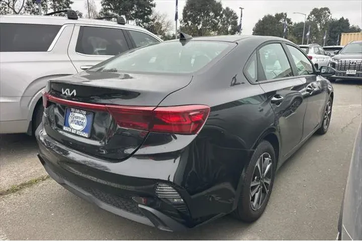 $17990 : Kia Forte 2024 LXS 4dr Sedan image 3