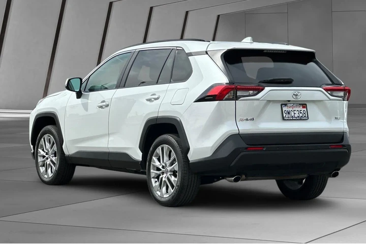 $34500 : Toyota RAV4 2024 XLE Premium image 10