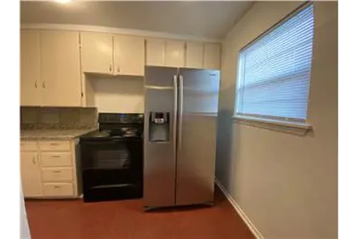 $550 : Rental property with 0 bedro image 5