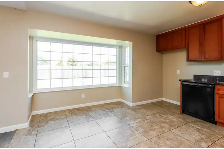 $2145 : 2 Bed 2 Bath In Los Angeles image 5