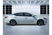 $19275 : Nissan Altima 2022 2.5 SL 4d thumbnail