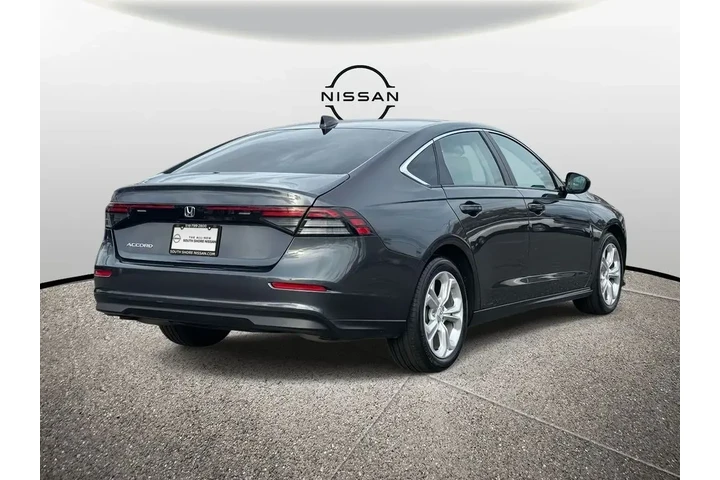 $23965 : Honda Accord 2025 LX 4dr Sed image 6