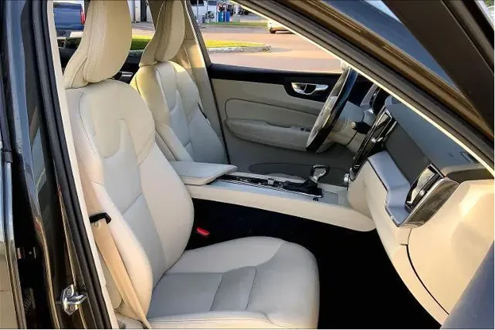 $19238 : Volvo XC60 2020 T5 Momentum image 9