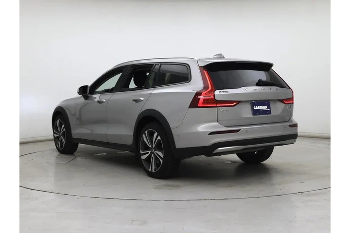 $35998 : Volvo V60 Cross Country 2025 image 2