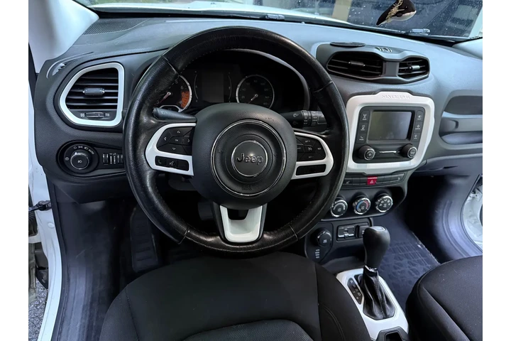 $5500 : 2016 Renegade Latitude 4x4 image 5