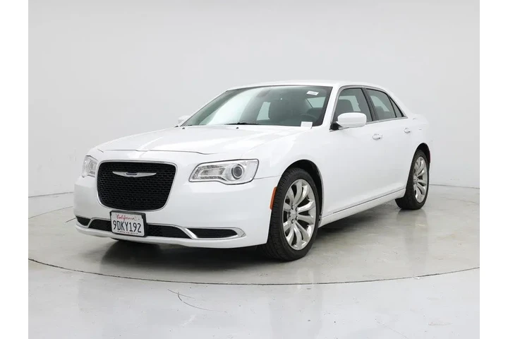 $17998 : Chrysler 300 2019 Touring 4d image 4
