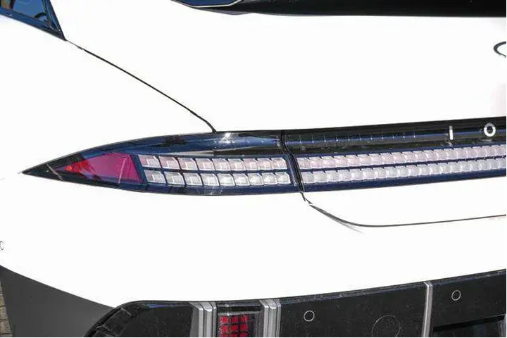 $25783 : Hyundai IONIQ 6 2023 Limited image 10