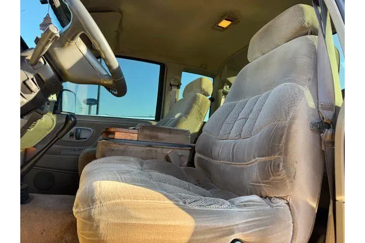 $9922 : Chevrolet C/K 3500 Series 19 image 8