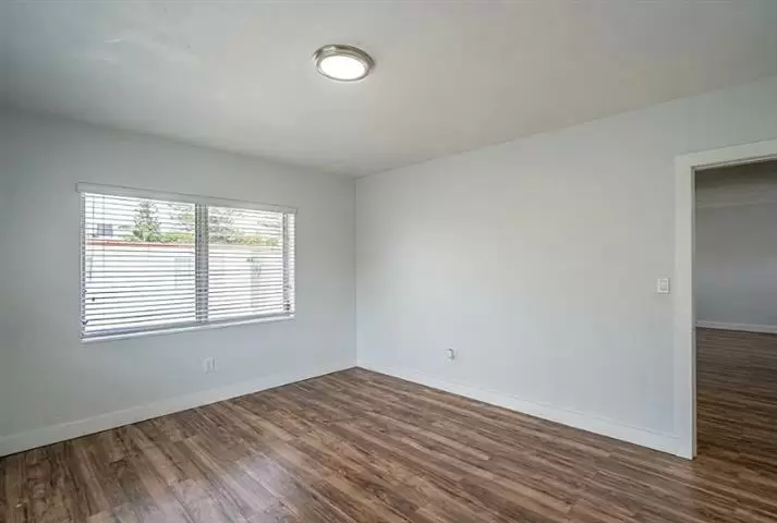 $1400 : 1 Bed 1 Bath for rent in LA image 9