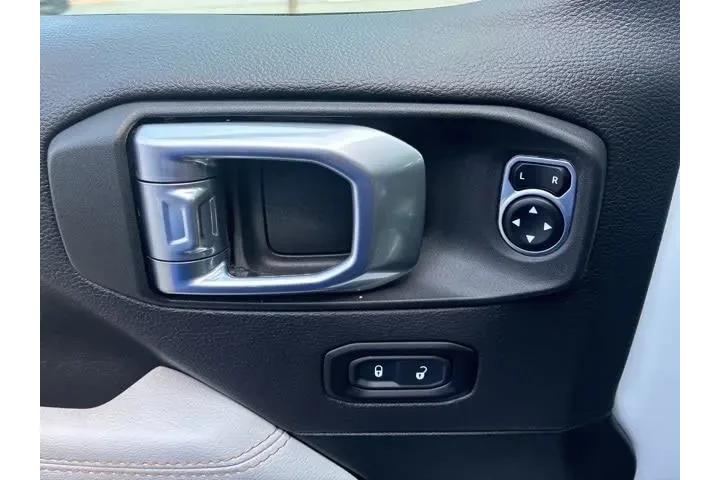 $33390 : Jeep Wrangler Unlimited 2022 image 10