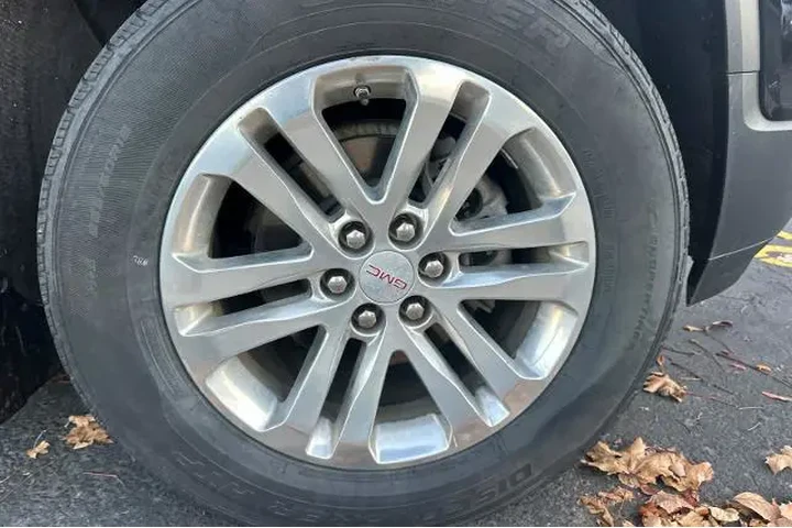 $23995 : GMC Acadia 2021 4x4 AT4 4dr image 7