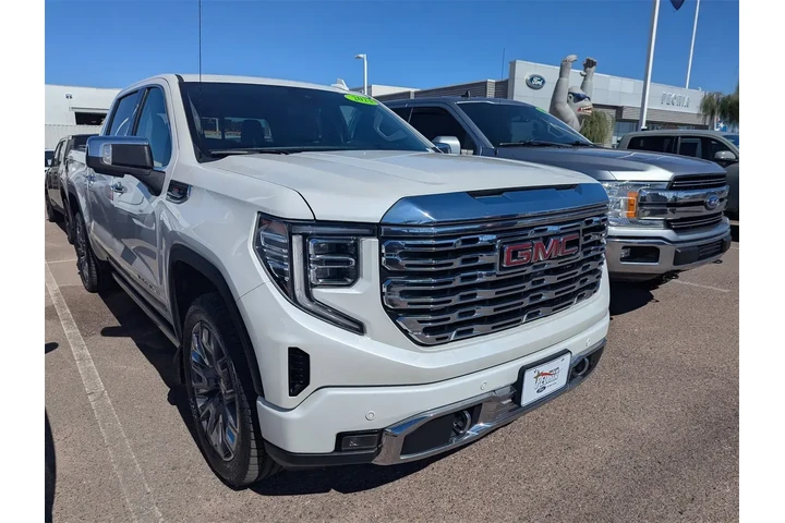 GMC Sierra 1500 2023 4x4 Den image 3