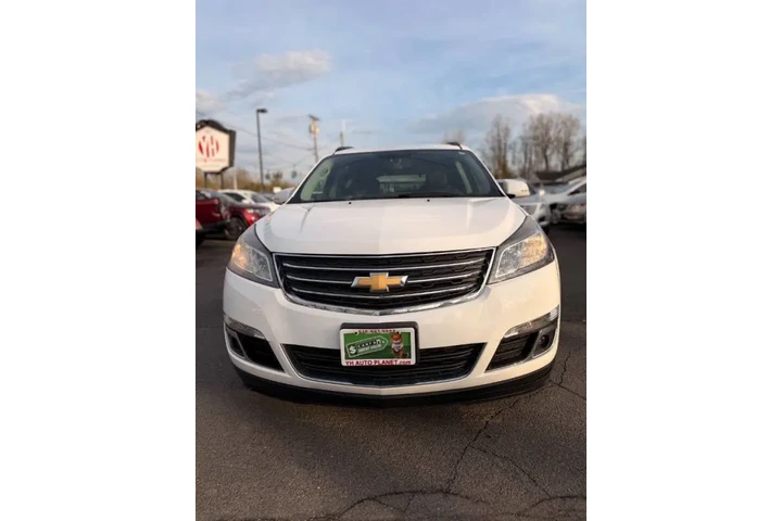 $9500 : 2017 Traverse LT image 5