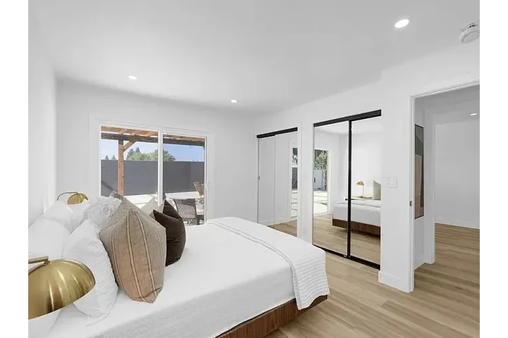 $2000 : HOUSE FOR RENT image 6