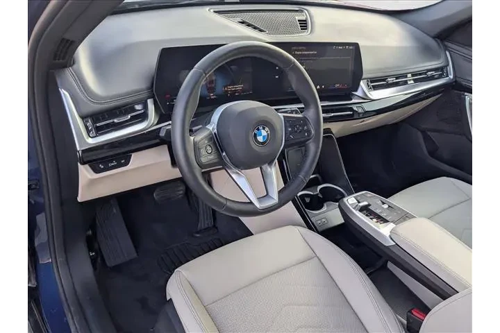 $38777 : BMW X1 2025 AWD xDrive28i 4d image 10