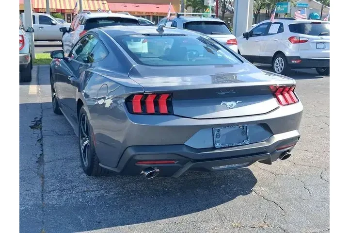 $28490 : Ford Mustang 2024 EcoBoost 2 image 3