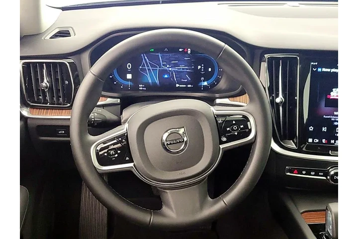 $38998 : Volvo V60 Cross Country 2025 image 10
