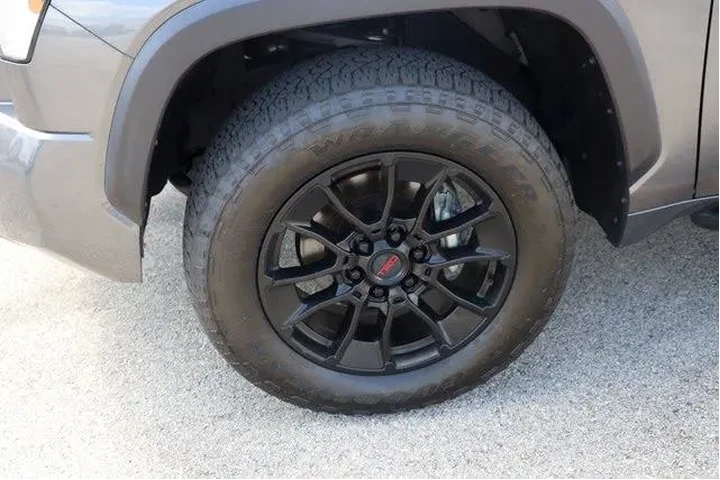 $39592 : Toyota Tundra 2023 4x4 SR5 4 image 9