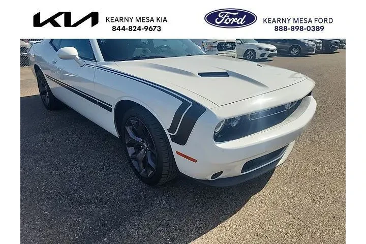 $18491 : Dodge Challenger 2017 SXT 2d image 1