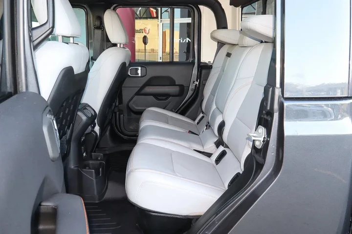 $38488 : 2023 Gladiator Mojave 4x4 image 8