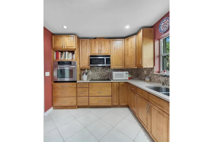 $2500 : HOUSE FOR RENT image 3