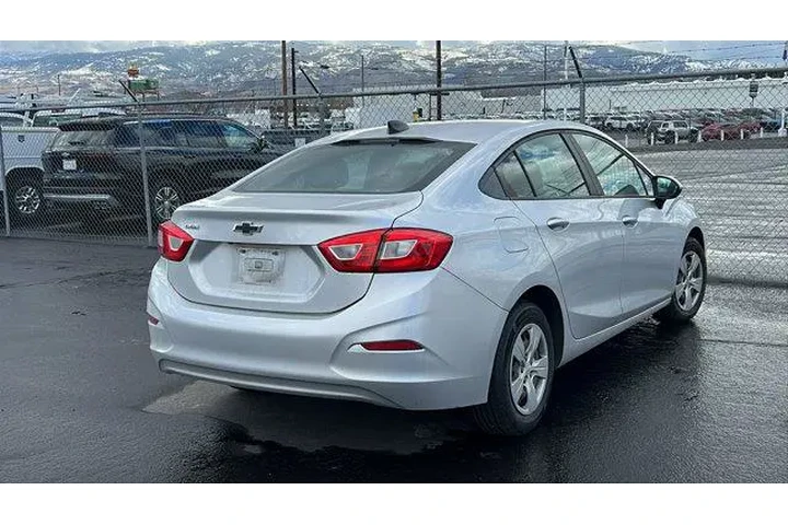$14984 : Chevrolet Cruze 2018 LS Auto image 3