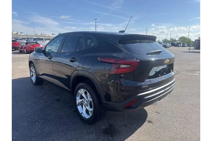 $21982 : Chevrolet Trax 2024 LS 4dr C image 5