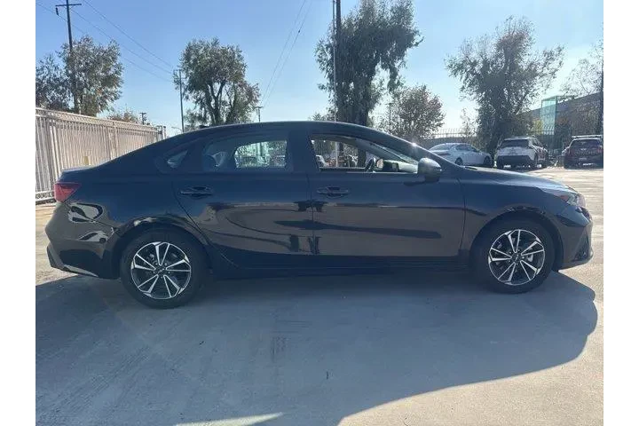 $18649 : Kia Forte 2023 LXS 4dr Sedan image 6