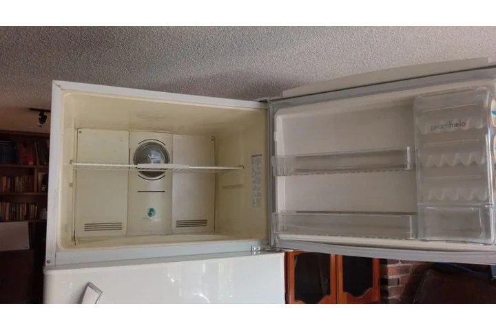 $6150 : Refrigerador Blanco Mabe Usado image 3