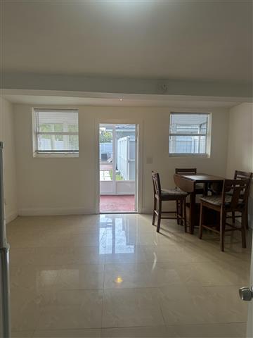 $1600 : Rento efficiency /Miami .33167 image 5