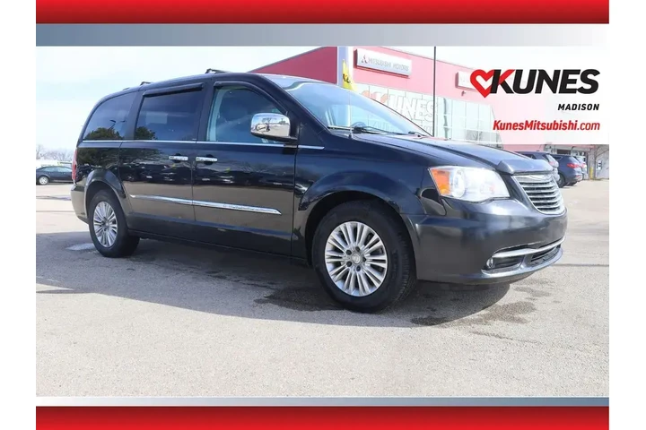 $8877 : Chrysler Town and Country 20 image 1