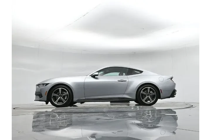 $28900 : Ford Mustang 2024 EcoBoost P image 8