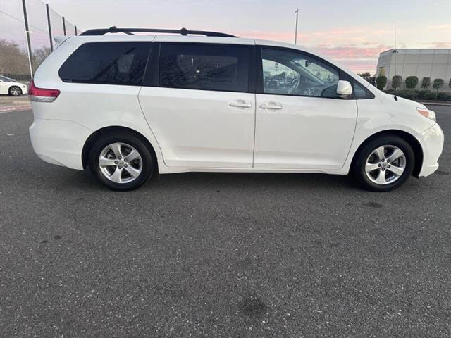 $10995 : 2011 Sienna LE 8-Passenger image 6