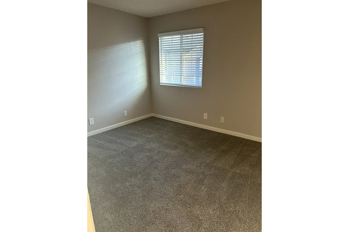 $300 : Rento de un cuarto image 2