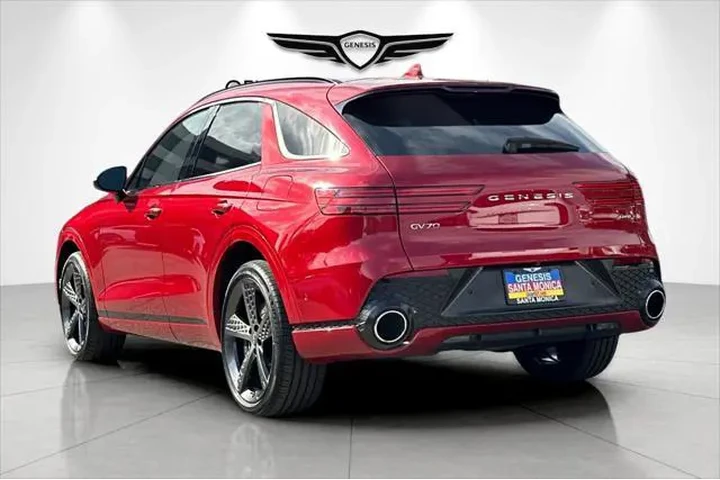 $37558 : Genesis GV70 2023 AWD 2.5T S image 8