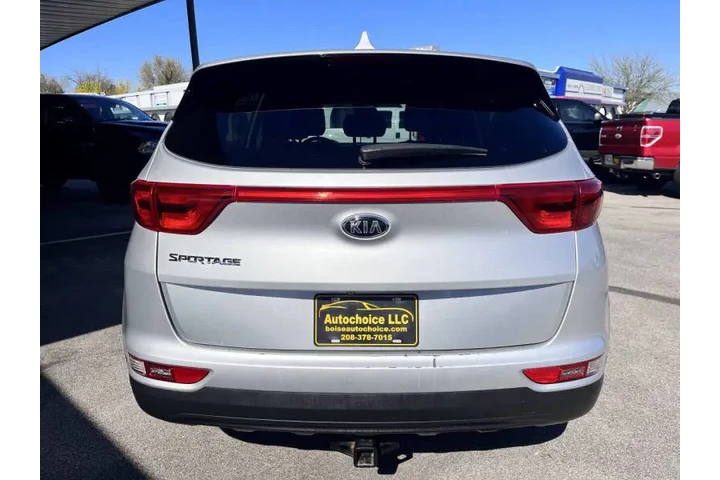 $13450 : 2017 Sportage LX image 6