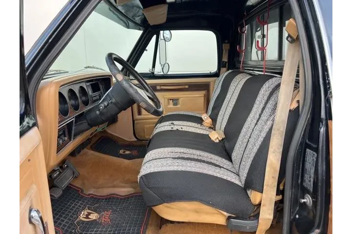 $4985 : Dodge RAM 250 1985 2dr Stand image 9