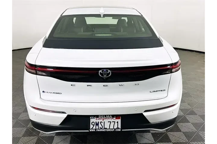 $39900 : Toyota Crown 2025 AWD Limite image 6