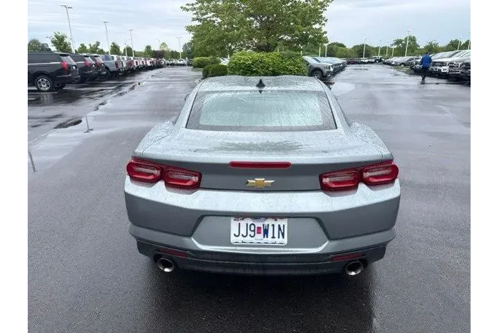 $29000 : Chevrolet Camaro 2023 LT 2dr image 5