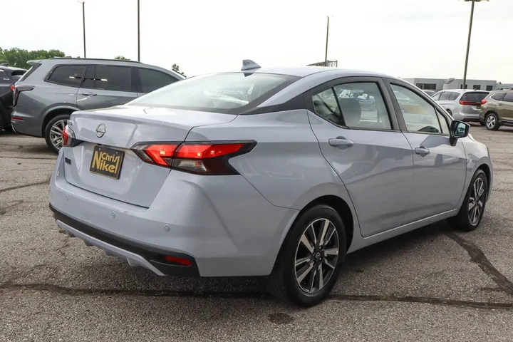 $18087 : 2025 Versa SV CVT image 4
