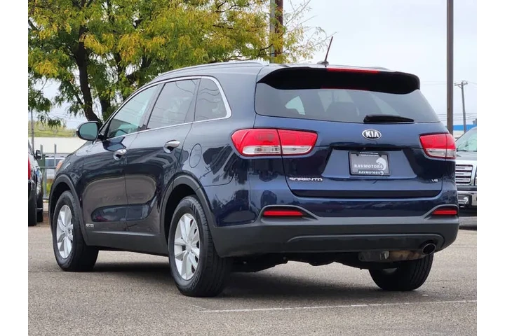 $9975 : 2017 Sorento LX V6 image 8
