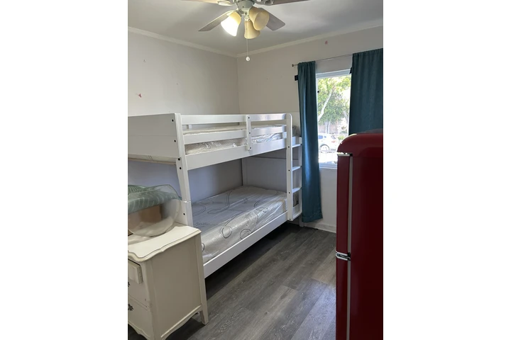 $850 : Cuarto para chica con trabajo image 1