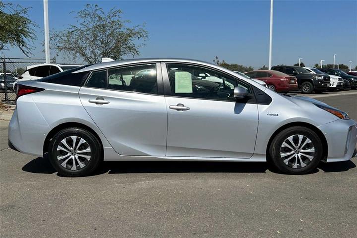 $26998 : Prius XLE AWD-e image 3