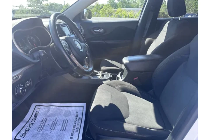 $8900 : 2016 Cherokee Latitude image 10