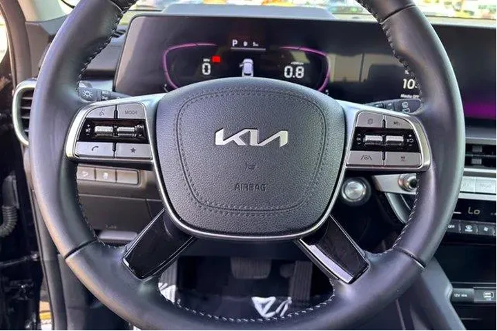 $27977 : Kia Telluride 2024 LX 4dr SU image 10